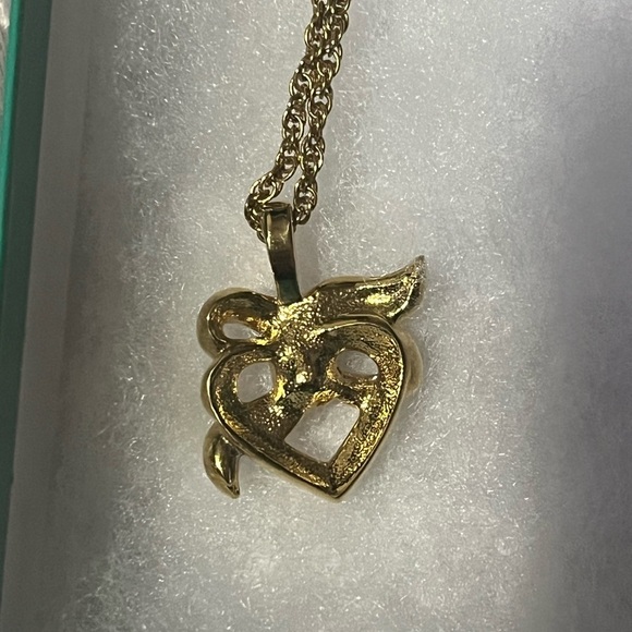 Nina Ricci Gold Plated Swarovski Crystals & Red Ruby Heart Bow Women’s Necklace - Picture 5 of 6